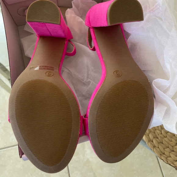 fuchsia heeled sandals - Picture 4 of 6